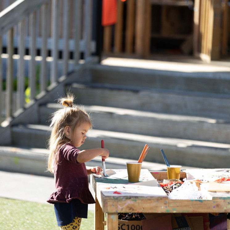 Painting outside at Busy Bees Dargaville