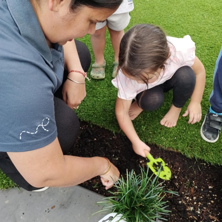 Planting at Busy Bees Grandview Road 3