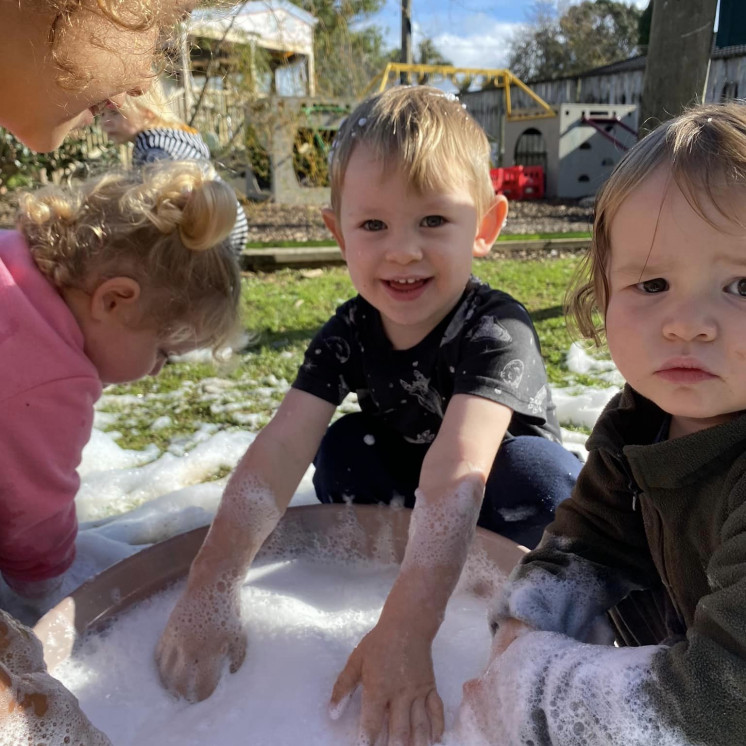 Busy Bees Kerikeri Nursery Messy sensory play outside