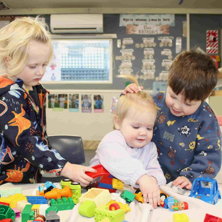 strong relationships between tamariki in childcare at Busy Bees Lake Terrace 