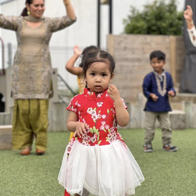 Cultural performance at Busy Bees Ormiston 