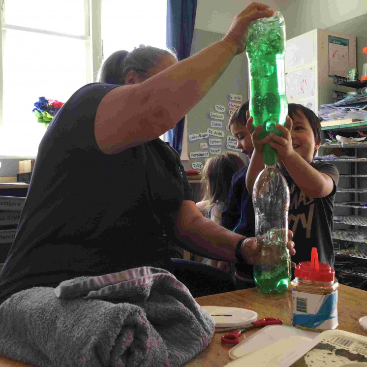 Kaiako and tamariki learning at Busy Bees Whakatau