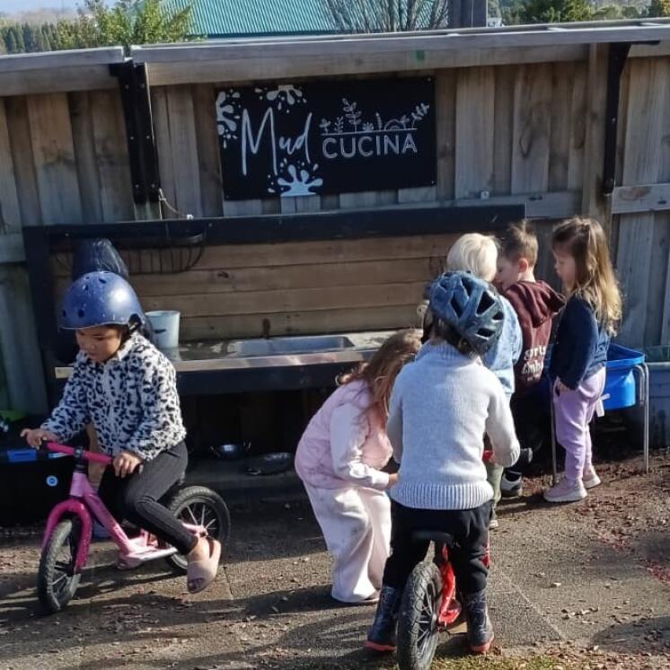 Kindy Mud Kitchen (8)